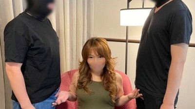 [노모] FC2-PPV-1966532 This is my first time participating in the sale. [No individual shooting, over the most vulgar Gonzo in the past w, the first 3P of a mature woman who devours a young meat stick] Dirty mature woman wife Hitomi is pleased with the firs